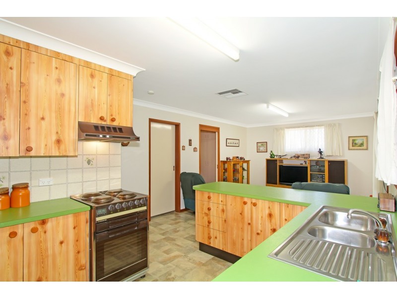 7 Nowland Crescent, Westdale NSW 2340