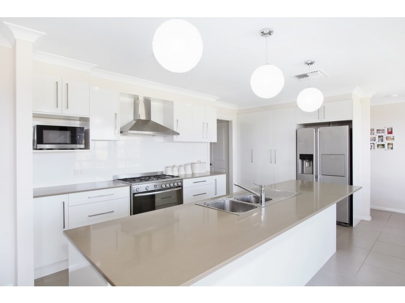 10 Bentwing Place, Tamworth NSW 2340