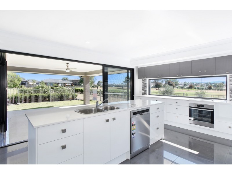 62 Peak Drive, Tamworth NSW 2340