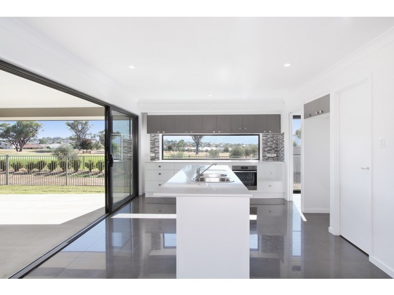 62 Peak Drive, Tamworth NSW 2340