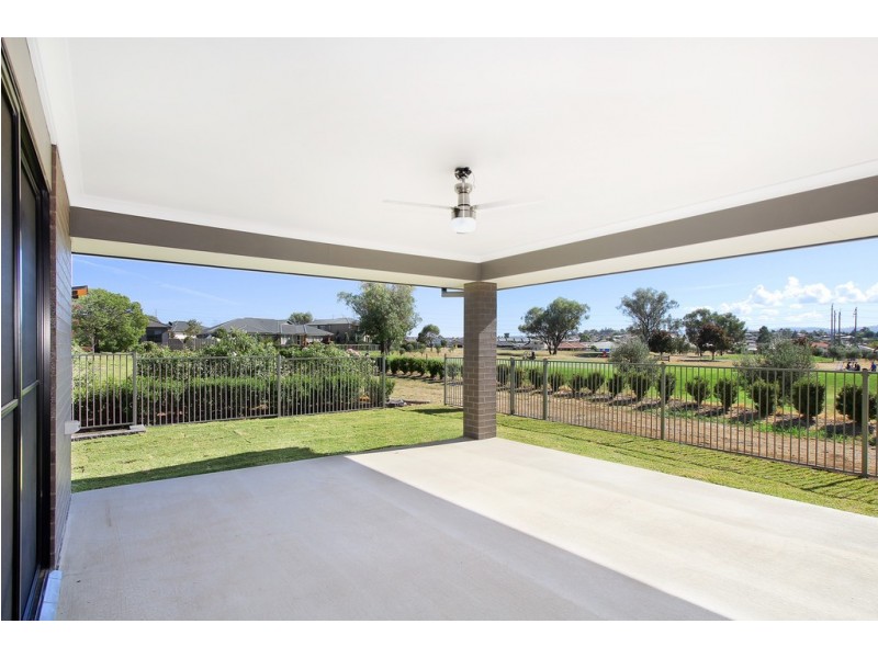 62 Peak Drive, Tamworth NSW 2340