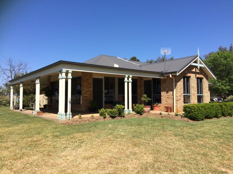 33 Phillip Lane, Tamworth NSW 2340