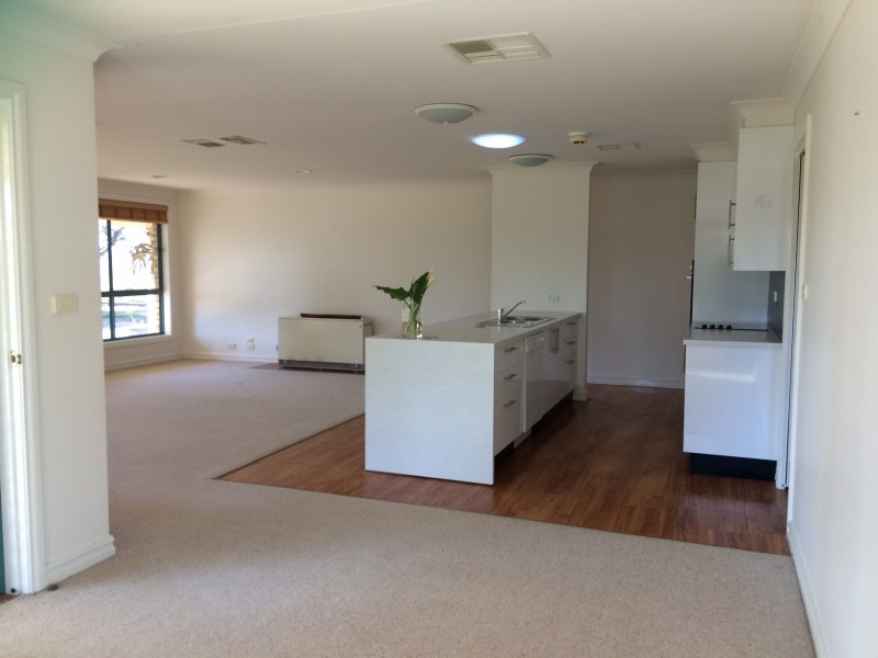 33 Phillip Lane, Tamworth NSW 2340