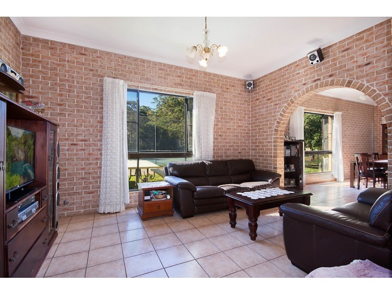 6 Funnell Drive, Modanville NSW 2480