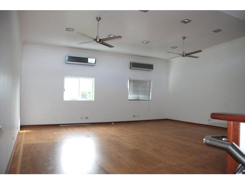 Coconut Grove NT 0810