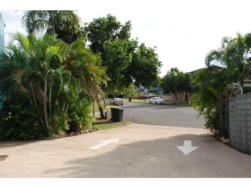 Coconut Grove NT 0810