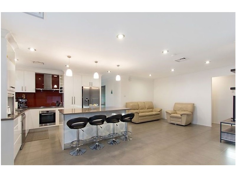 25 Manorhouse Boulevard, Quakers Hill NSW 2763
