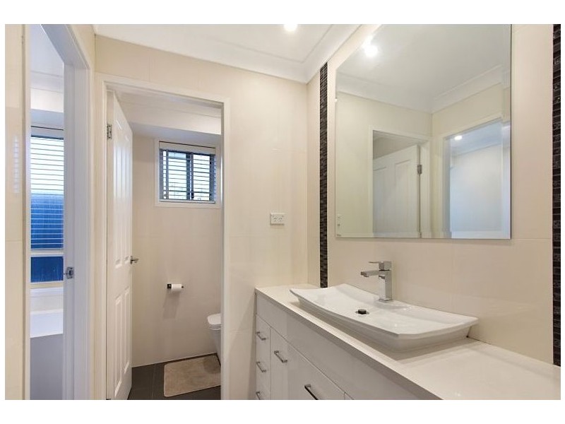 25 Manorhouse Boulevard, Quakers Hill NSW 2763