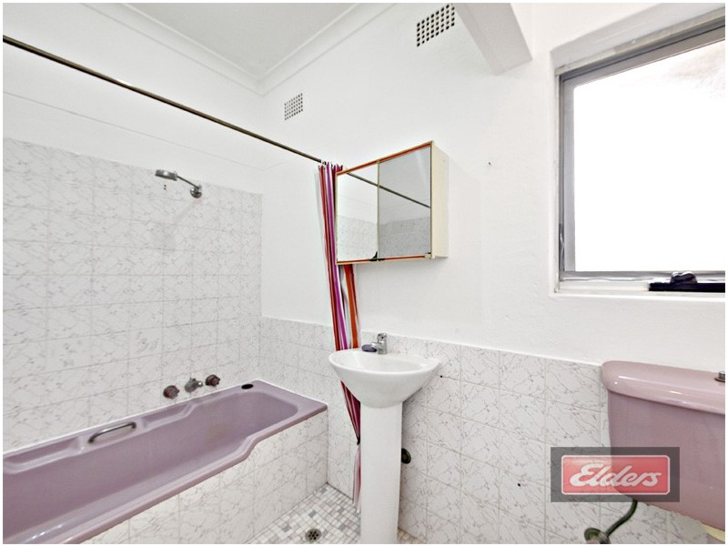 33 KIBO ROAD, Regents Park NSW 2143