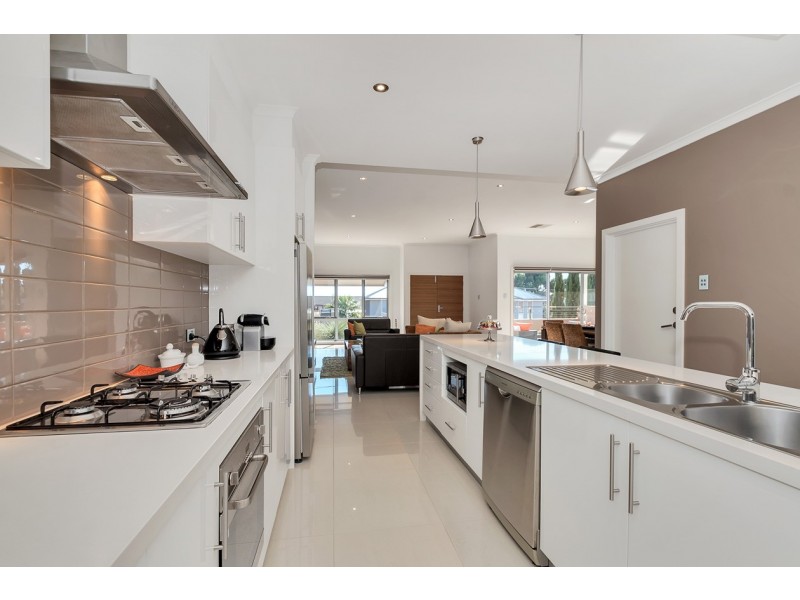 11 Barton Avenue, Kingston Park SA 5049