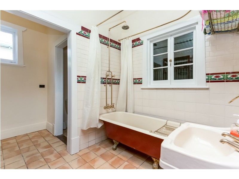 14 Burt Avenue, Hilton SA 5033