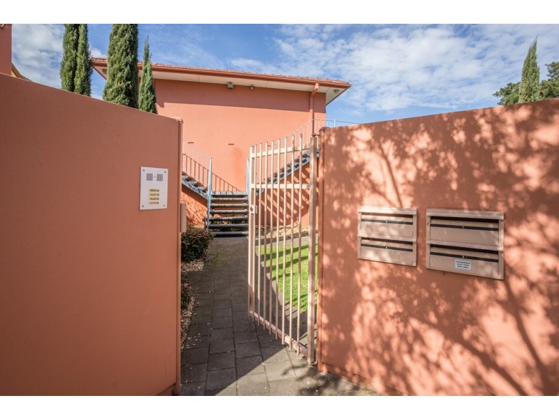 4/12 White Street, Henley Beach SA 5022