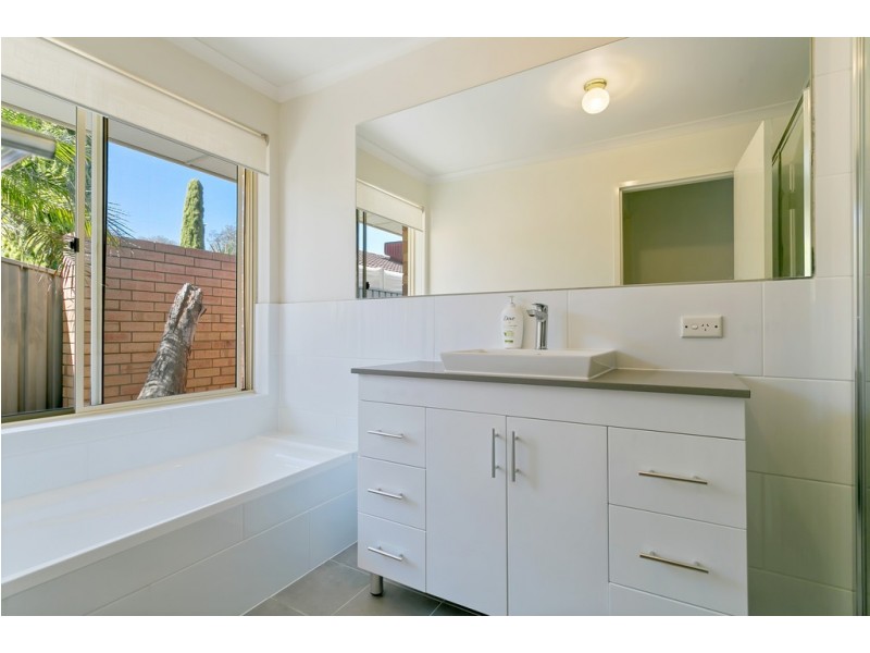 50 Canterbury Drive, Salisbury Heights SA 5109