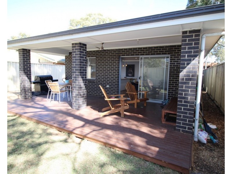 11 Creighton Avenue, Morphett Vale SA 5162