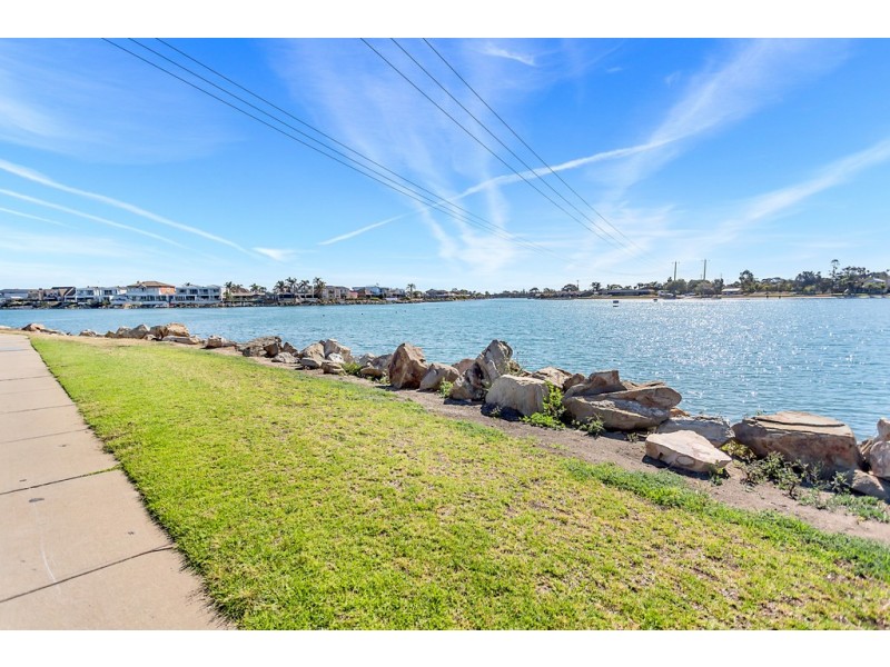 2/17 Lord Hobart Way, West Lakes SA 5021
