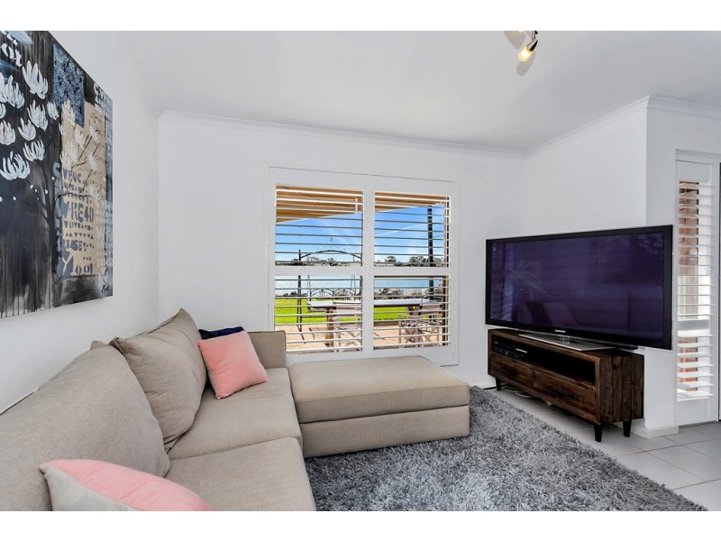 2/17 Lord Hobart Way, West Lakes SA 5021