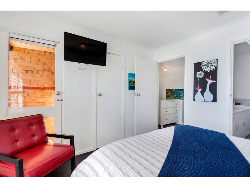 2/17 Lord Hobart Way, West Lakes SA 5021