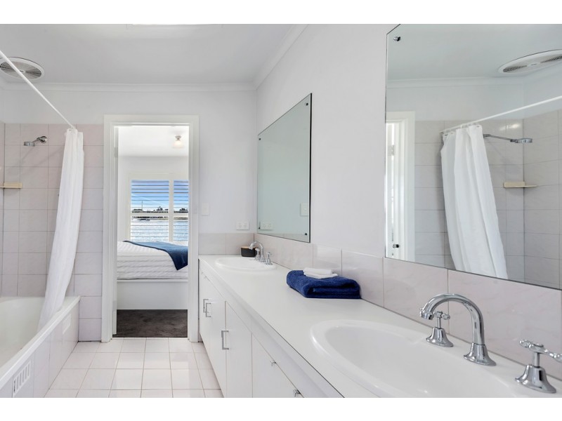 2/17 Lord Hobart Way, West Lakes SA 5021