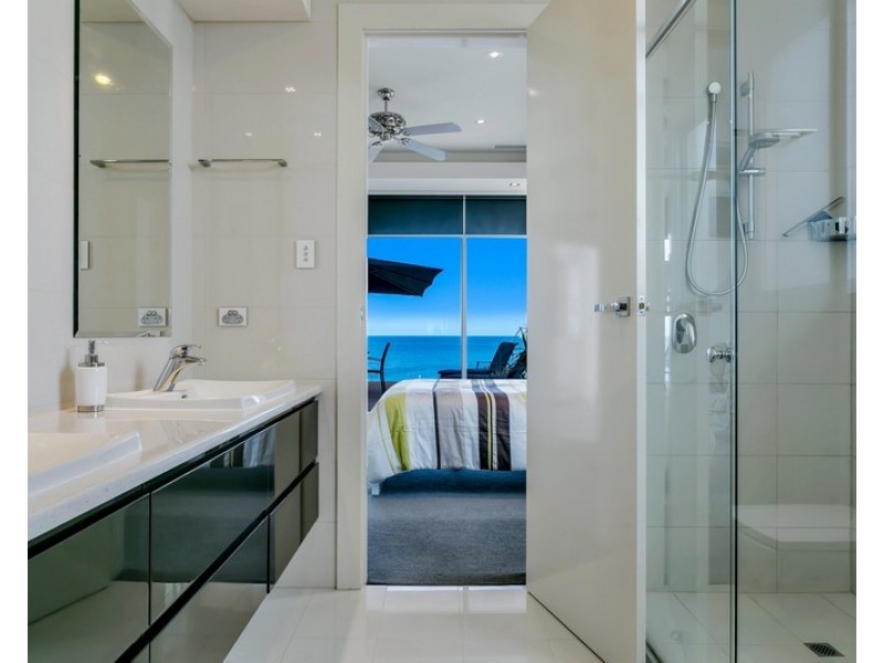 2 Marine Parade, Marino SA 5049