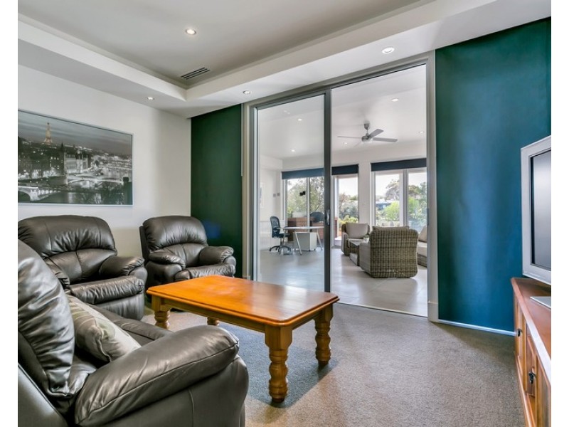 2 Marine Parade, Marino SA 5049