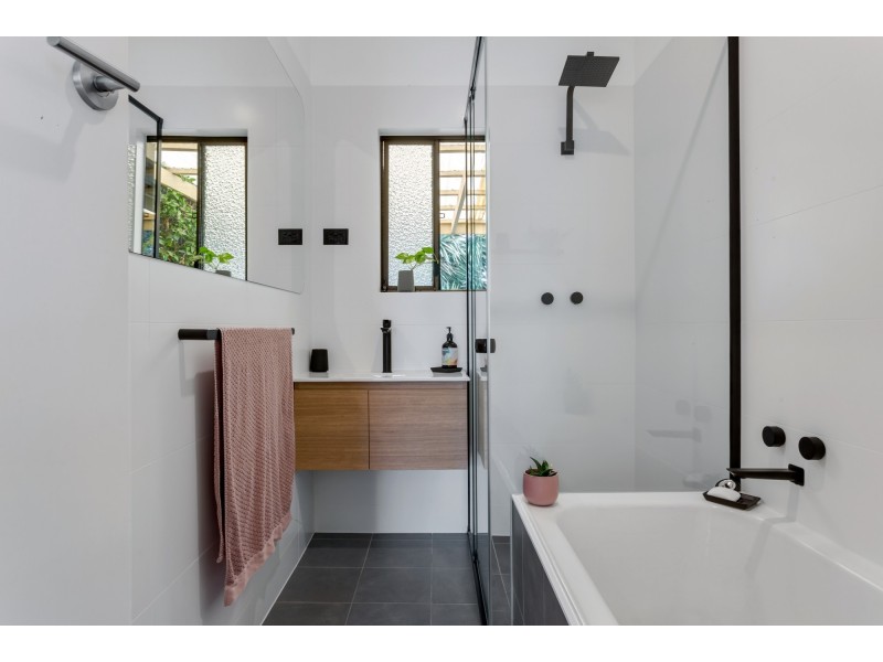 4 Edwards Avenue, Park Holme SA 5043