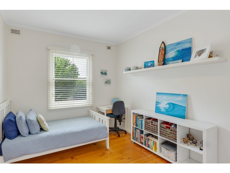 4 Edwards Avenue, Park Holme SA 5043