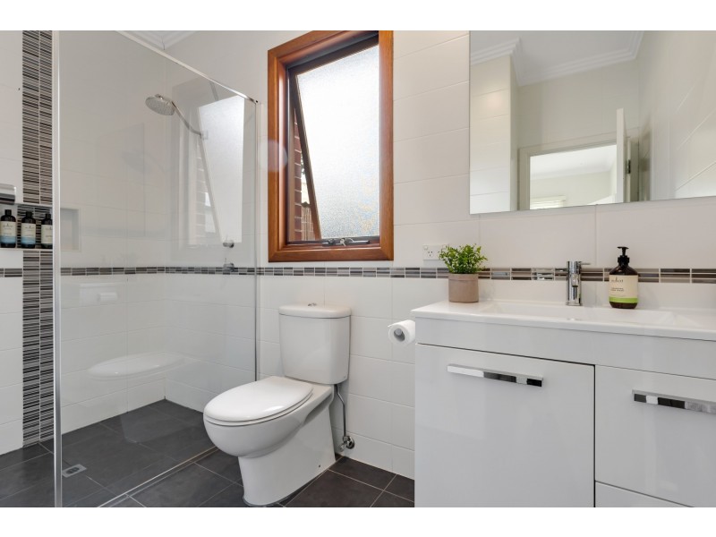 4 Edwards Avenue, Park Holme SA 5043