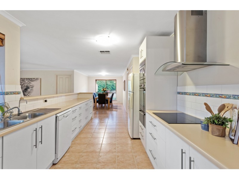 2 Osprey Court, Hallett Cove SA 5158