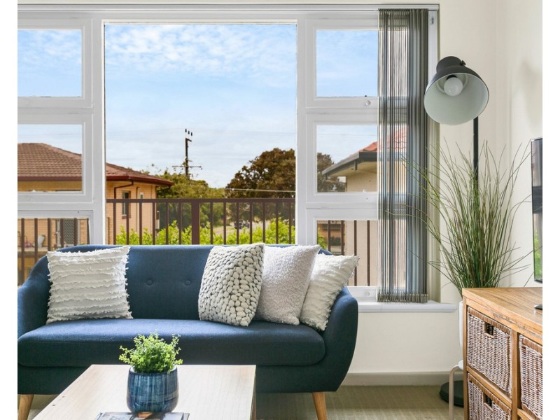 2/19 Renwick Street, West Beach SA 5024