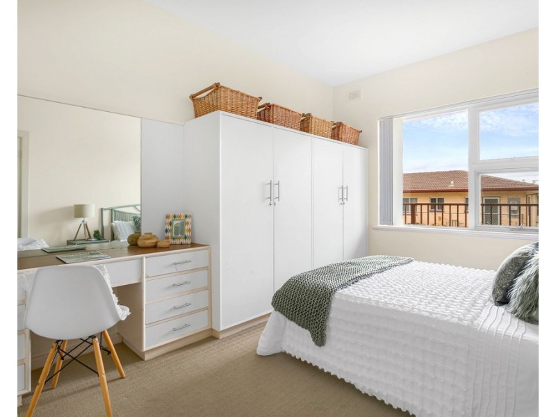 2/19 Renwick Street, West Beach SA 5024