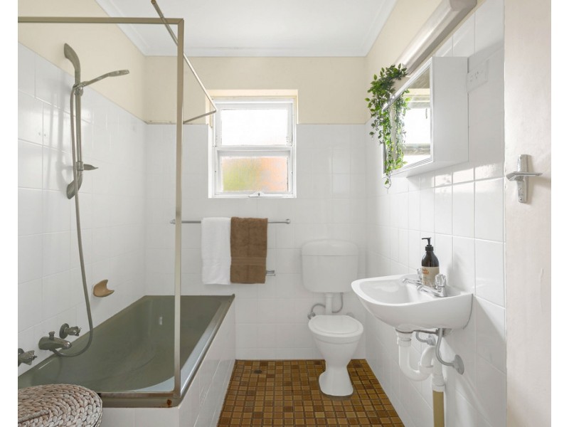 2/19 Renwick Street, West Beach SA 5024