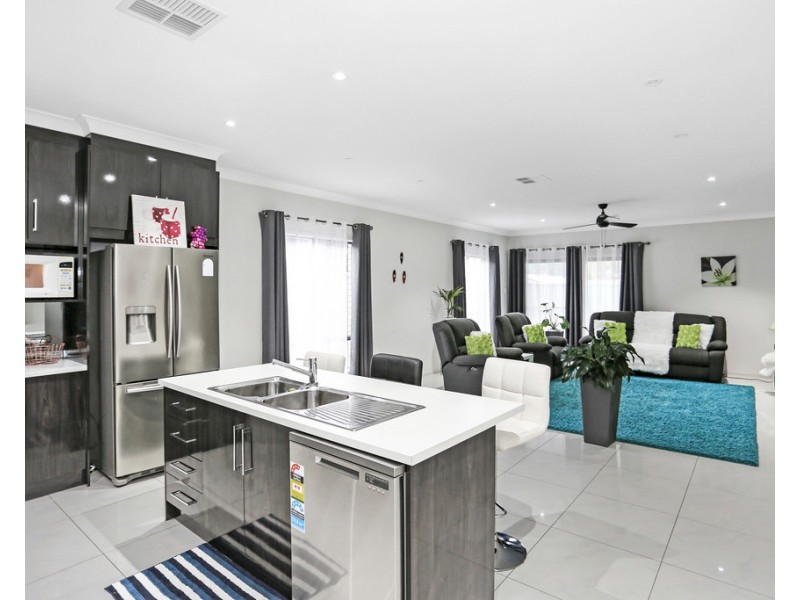 10 Orbit Court, Woodcroft SA 5162