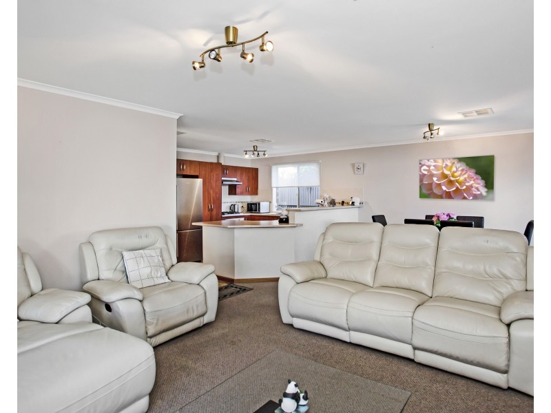 17 Yenda Street, O’sullivan Beach SA 5166