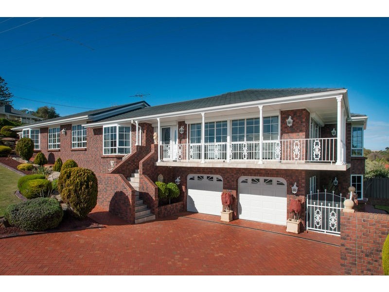 1 Marine Avenue, Hallett Cove SA 5158