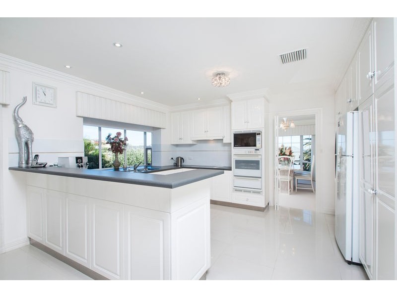 1 Marine Avenue, Hallett Cove SA 5158