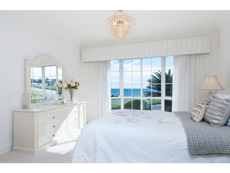 1 Marine Avenue, Hallett Cove SA 5158