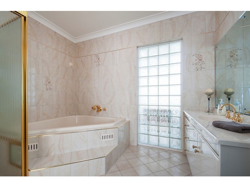 1 Marine Avenue, Hallett Cove SA 5158