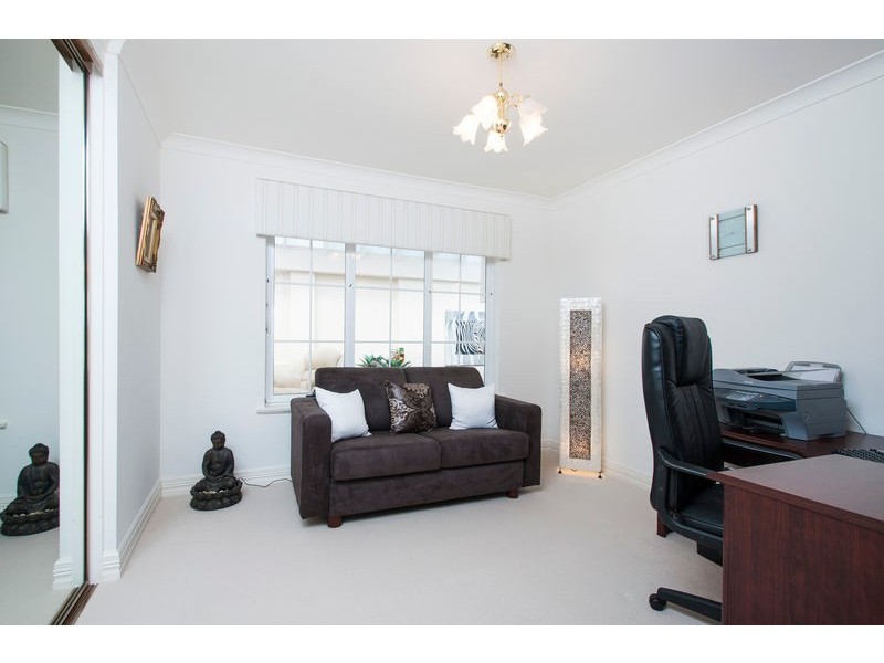 1 Marine Avenue, Hallett Cove SA 5158