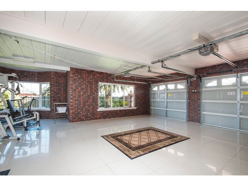 1 Marine Avenue, Hallett Cove SA 5158