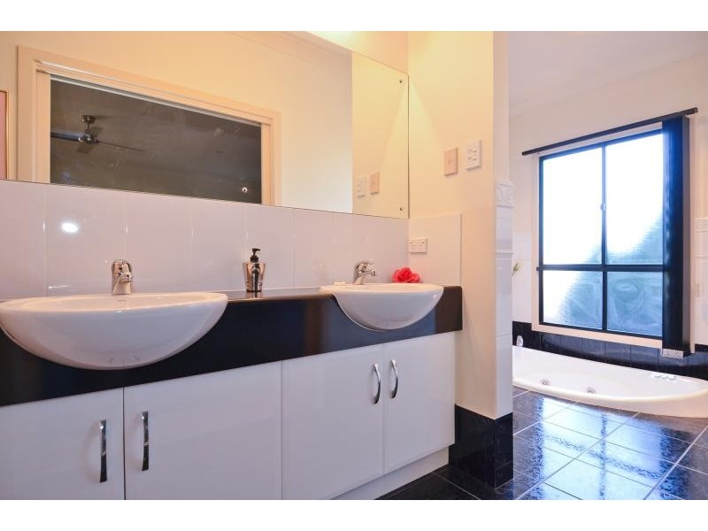 35 Cormorant Drive, Hallett Cove SA 5158