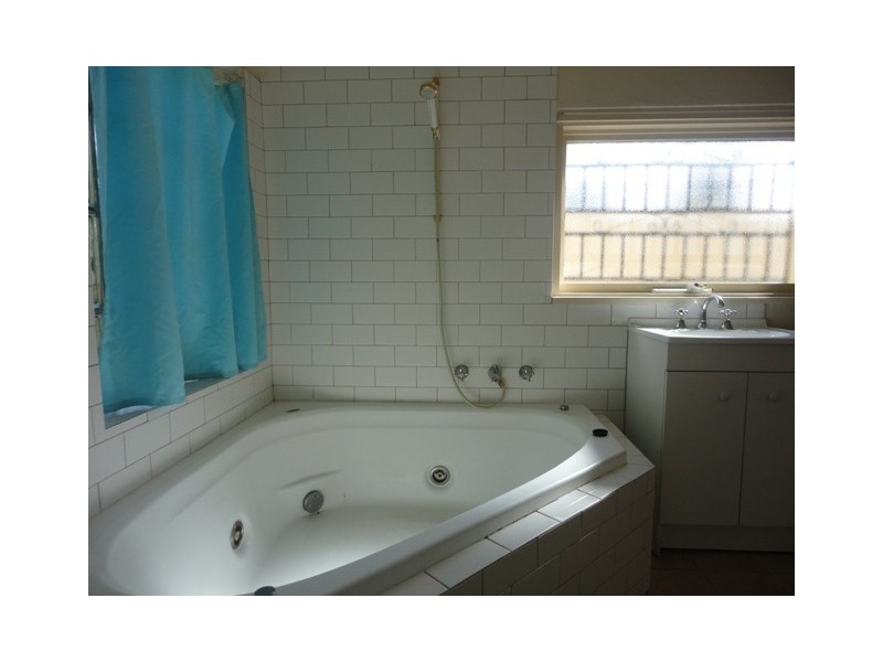 33 Ruthven Street, Glandore SA 5037