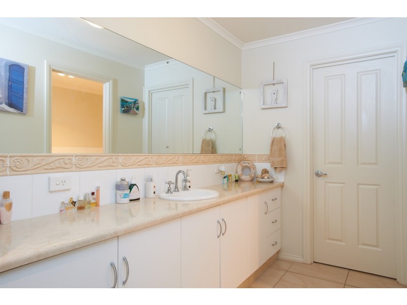 12 Seaview Avenue, Hallett Cove SA 5158