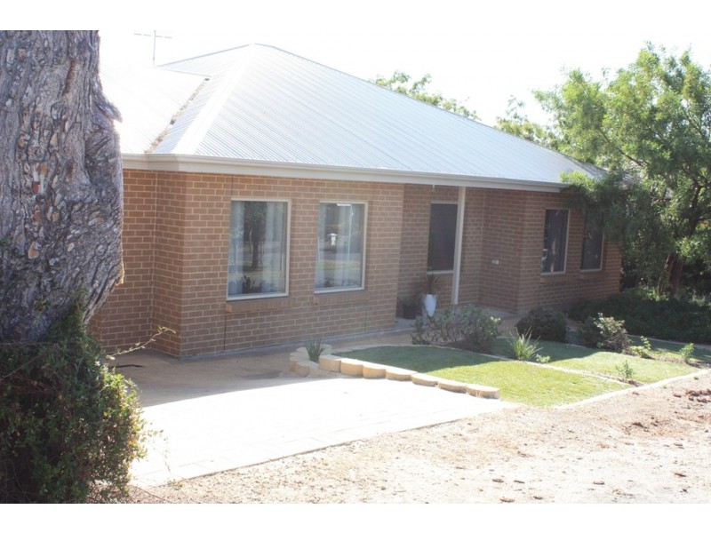 9 Charles Street, Encounter Bay SA 5211