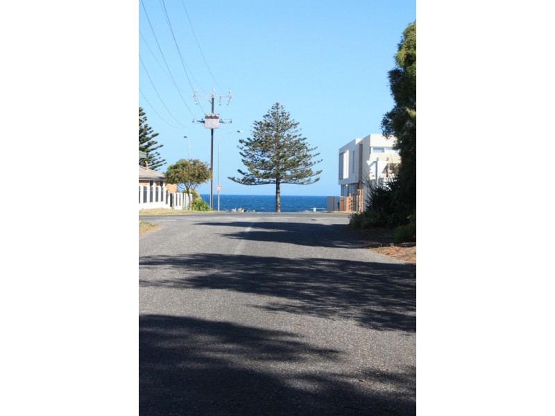 9 Charles Street, Encounter Bay SA 5211