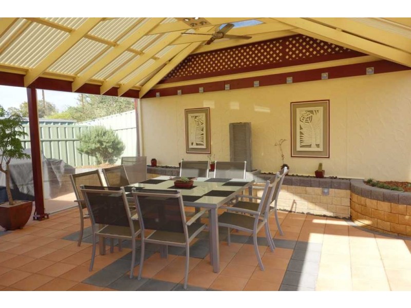 10 Kentwood Rd, Morphett Vale SA 5162