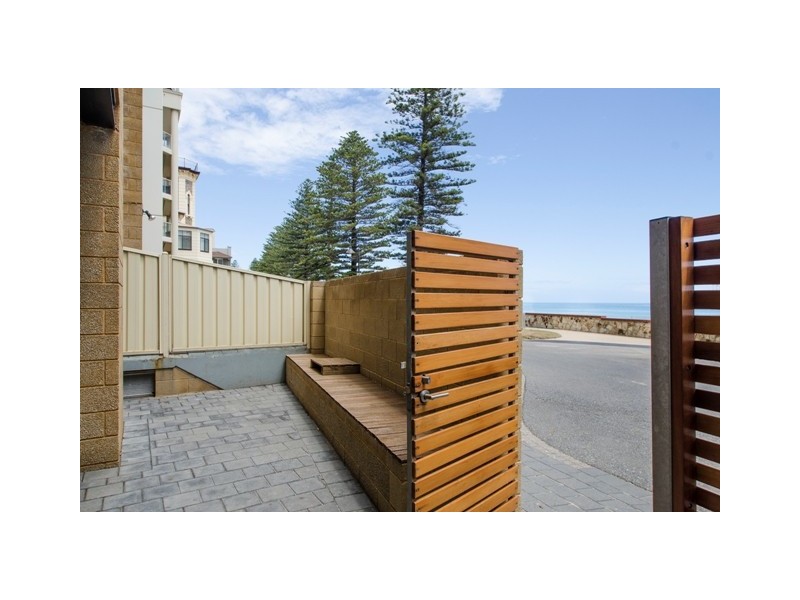 2/2 South Esplanade, Glenelg SA 5045