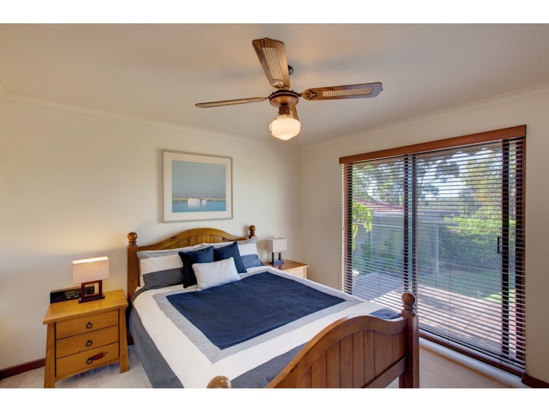 34 Vincent Blvd, Flagstaff Hill SA 5159