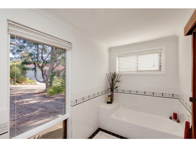 34 Vincent Blvd, Flagstaff Hill SA 5159