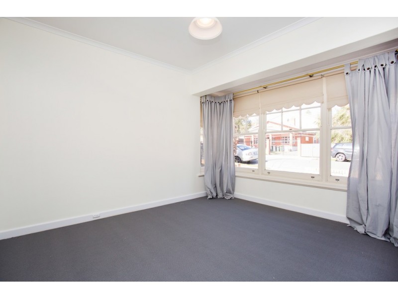 1/1 Giles Avenue, Glenelg SA 5045