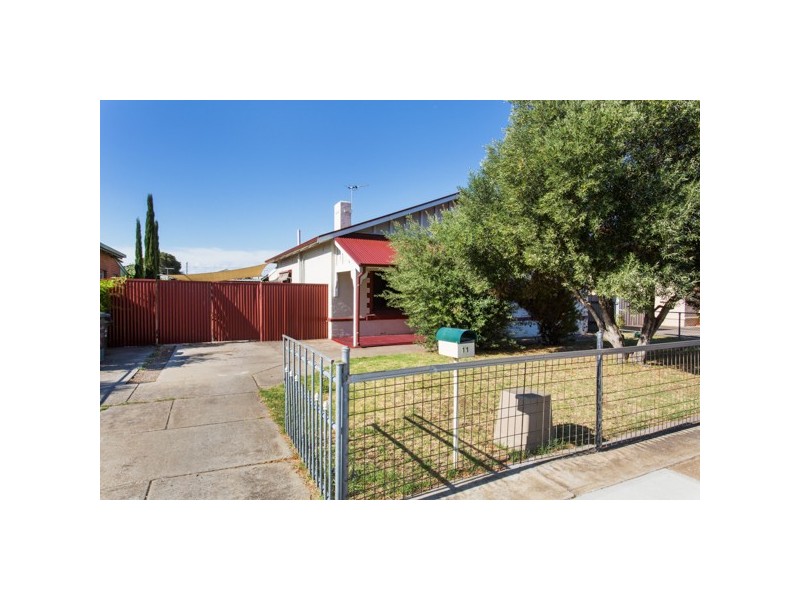 11 Laurel Street, Pennington SA 5013